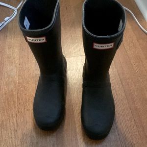 Short hunter black rain boots!
